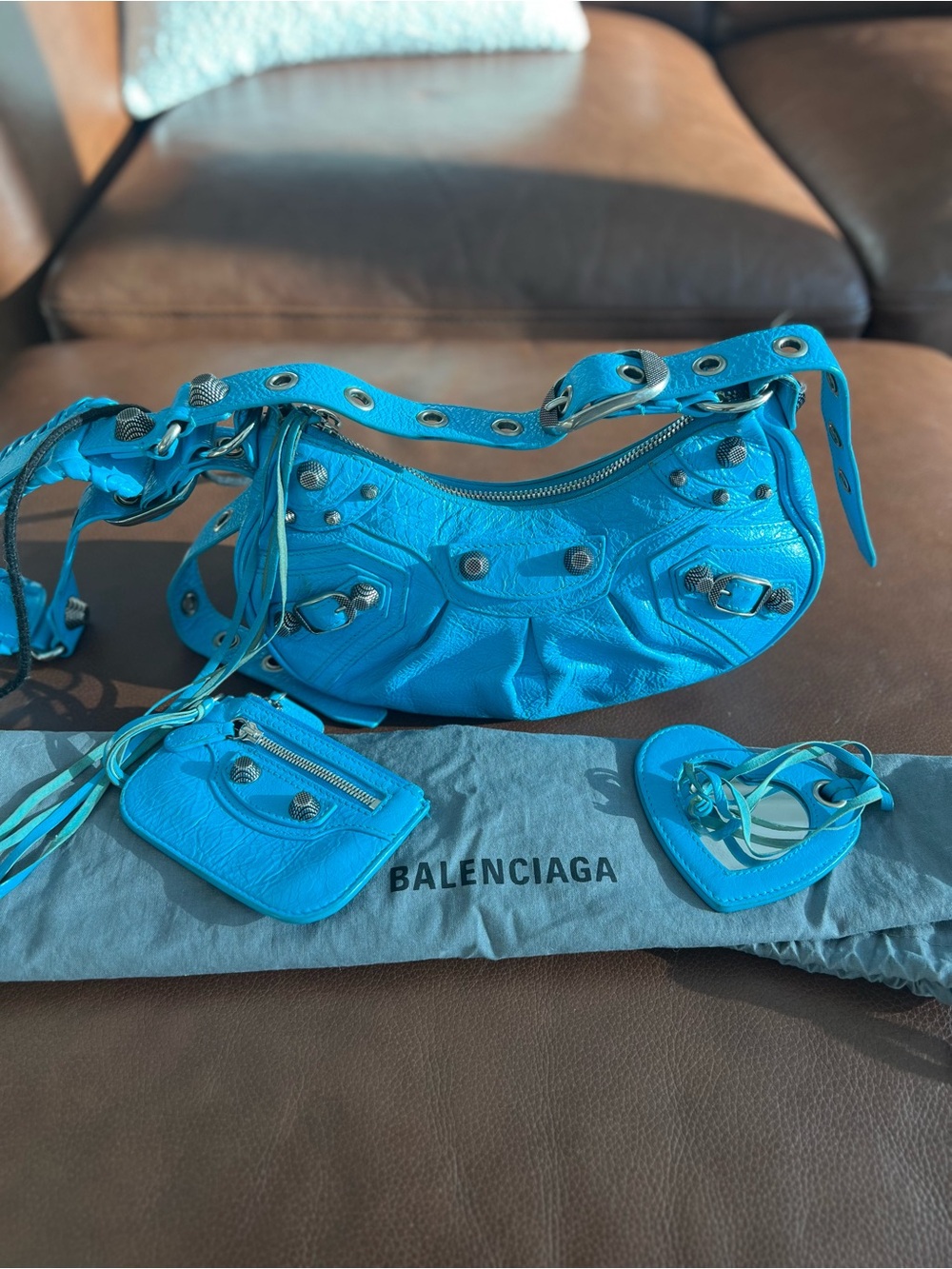 Balenciaga le Cagole XS from the S/S 2022 Collection - Picture 2 of 12